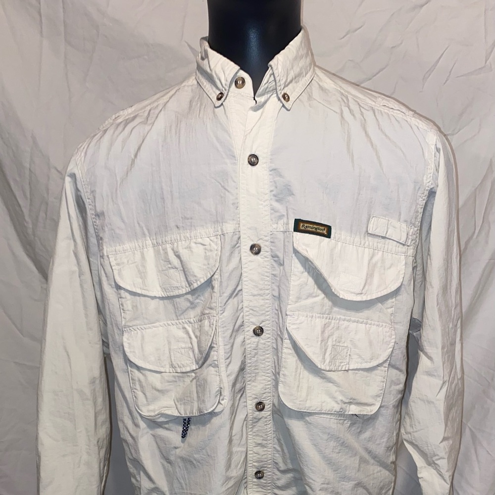 Remington Men Light Weight White Vented Button-Down Shirt Size Medium.